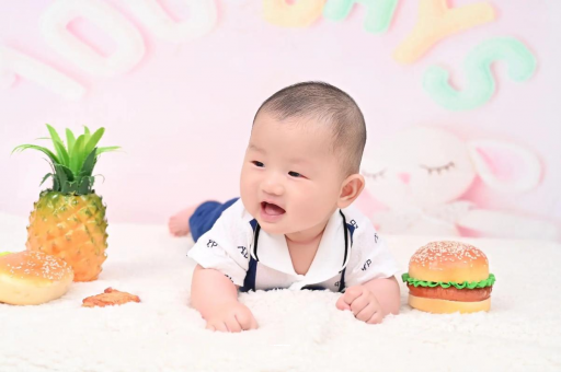 白城宝宝在妈妈肚子里